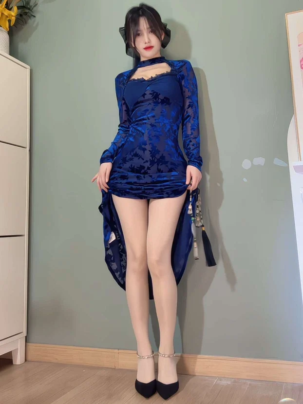把腿扒开就可以吃到扇贝了